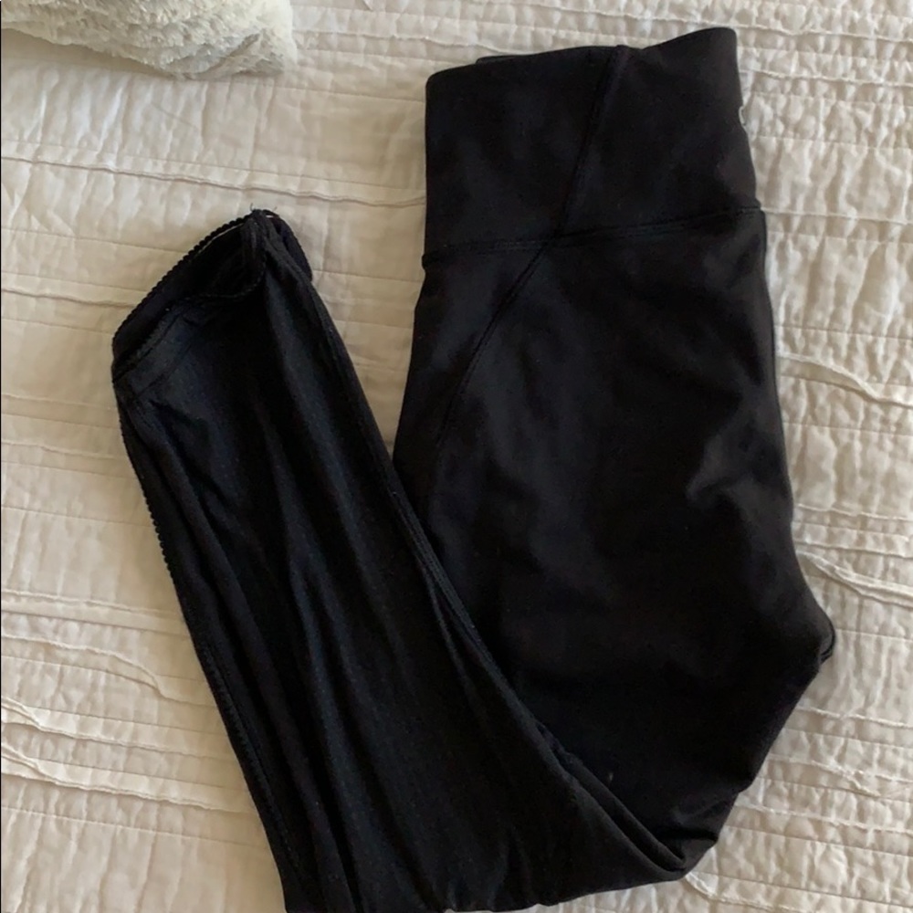 Black crop lululemon!